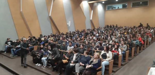 AULA INAUGURAL DO SEMESTRE LETIVO DO ISULPAR QUESTIONA 